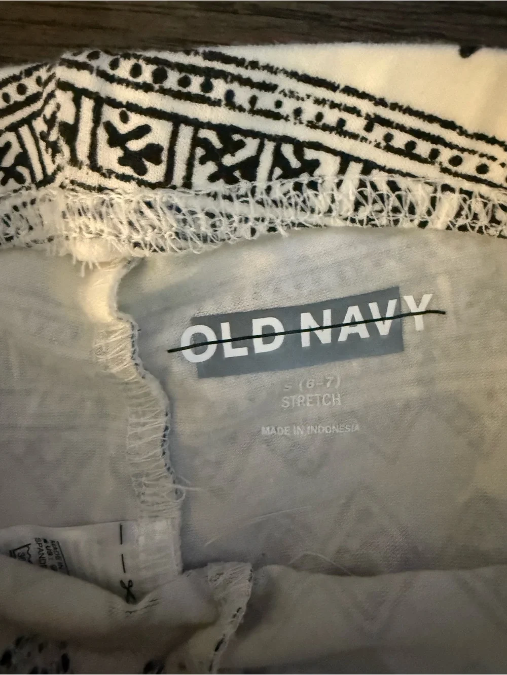 Old Navy Kids Black & White Aztec Pattern Leggings size SMALL 6/7 NWOT NO